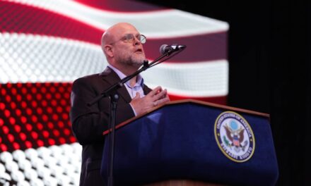 Ambasadori i SHBA: Askush të mos e mohojë çfarë ka ndodhur në Reçak