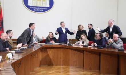 Mbledhja e parë u bllokua nga deputetët e Berishës dhe Bardhit, ja kur do të mblidhet Komisioni për Reformën Zgjedhore