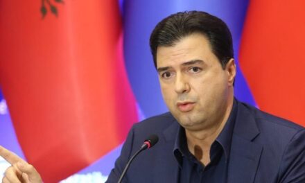 “Mirënjohja më ka mbajtur peng të Berishës”, Lulzim Basha tregon pse zgjodhi të ndahet prej tij