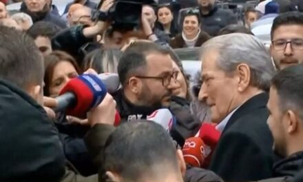 Sali Berisha del nga SPAK: Ishin të terrorizuar nga unë. Shifnin të hutuar njëri-tjetrin dhe nuk dinin çfarë të thoshin