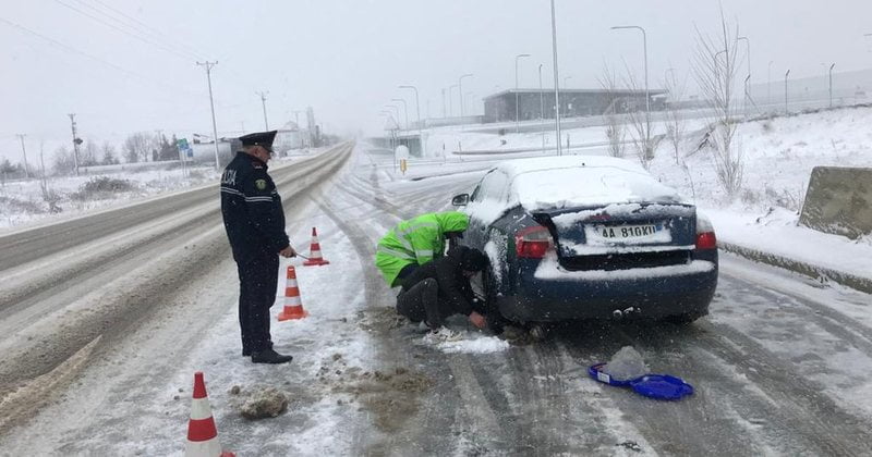 Bllokohen disa akse në Kukës, bora shkakton problem në qarkullim