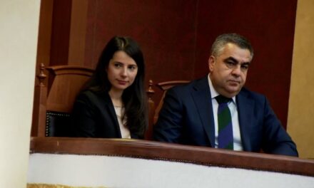 PS voton me 73 vota dy ministrat e rinj! Blendi Goxhe dhe Adea Pirdeni miratohen mes brohorimave