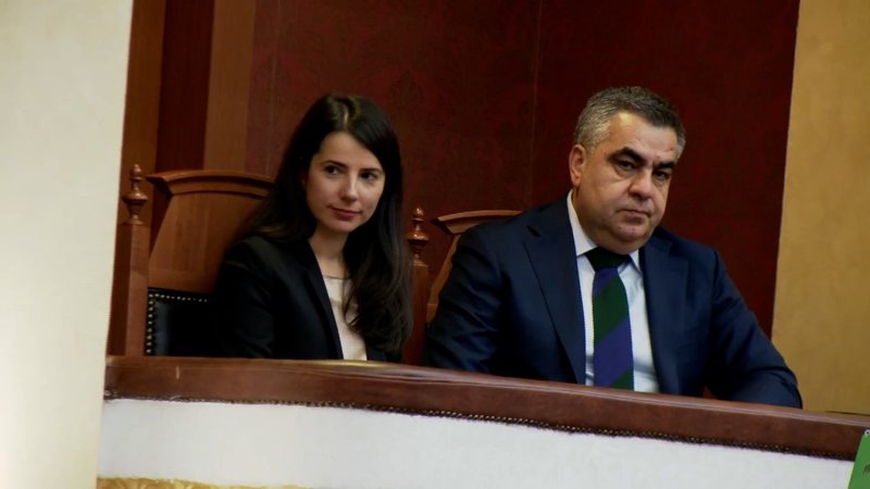 PS voton me 73 vota dy ministrat e rinj! Blendi Goxhe dhe Adea Pirdeni miratohen mes brohorimave