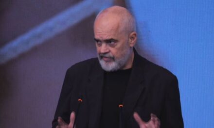 “S’ka më punësime me ryshfete e tarafe”- Sistemi arsimor/ Rama: Pagat mesatare për mësuesit deri në 950 euro!