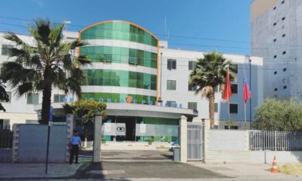 Pas pezullimit takoi kolegët e miqtë dhe më pas u vetëvra me armën e shërbimit, detajet tronditëse nga ngjarja në komisariatin e Durrësit