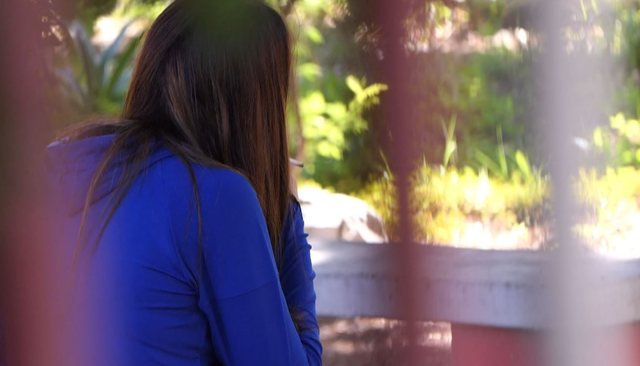 Duhan në shkolla! Adoleshentët po e përdorin rëndom edhe në ambientet mësimore