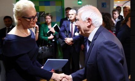 Borell: Putin nuk është Rusia, do mbajë përgjegjësi për vdekjen e Navalny
