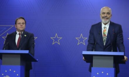 Nga korsitë e gjelbra te interneti falas, Varhelyi zbardh temat e diskutuara në Samitin BE-Ballkani Perëndimor