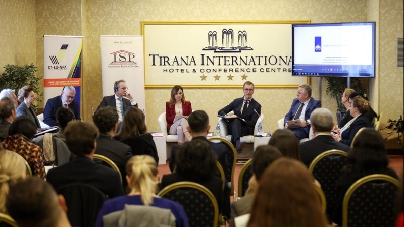 Ambasadori i BE-së apel politikës: Nisni me urgjencë dialogun për të rivendosur funksionimin normal të Parlamentit, është kusht bazë