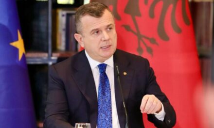 Vetëvrasja e 27-vjeçares pas shantazheve me foto intime në rrjetet sociale, reagon ministri Balla: Kam kërkuar nga Policia që të…