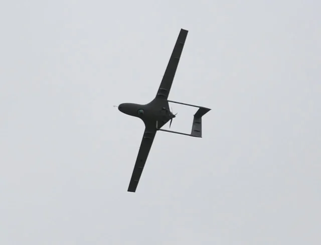 Helikopterët Black Hawk dhe dronët Bayraktar dhurojnë spektakël në Kuçovë!