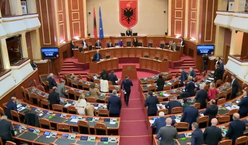 Javë e ngjeshur parlamentare, Kuvendi pritet t’i japë dritën jeshile amnistisë penale