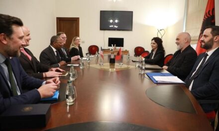 “Kritike forcimi i një gjyqësori të pavarur”, zyrtari i lartë amerikan, Todd Robinson takon kryeministrin Rama