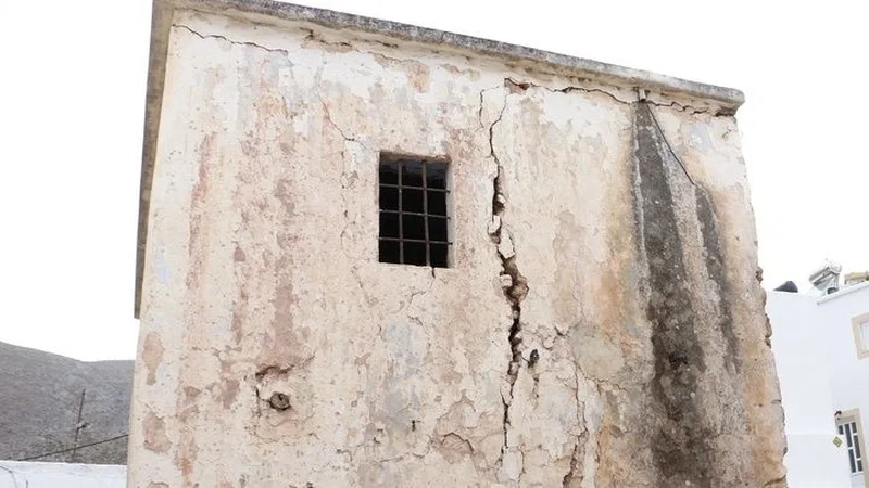 Mure të çarë e tavane të dëmtuar, çfarë la pas tërmeti i fuqishëm në Greqi