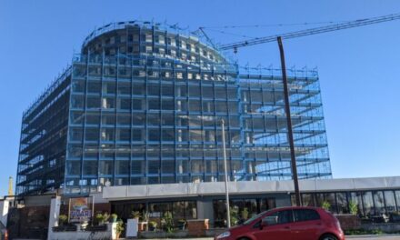 U arrestua me urdhër të SPAK, si e mori ish-drejtori statusin special për hotel me 5 yje në Durrës nëpërmjet babait