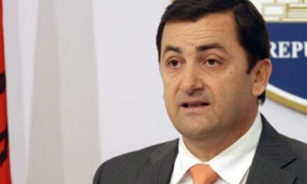 Vangjel Tavo emërohet prefekti i qarkut Vlorë