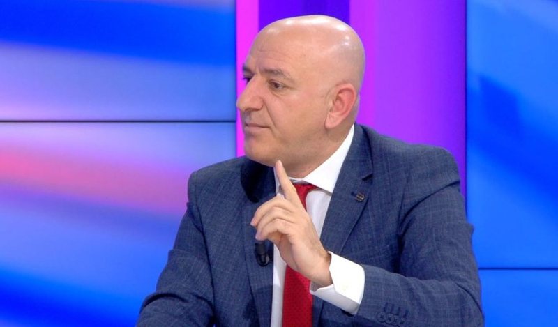“Do bëhen lepuj, sa t’u bjerë telefoni nga…” – Roland Bejko komenton lëvizjet e Bardhit: Djallëzore dhe imorale