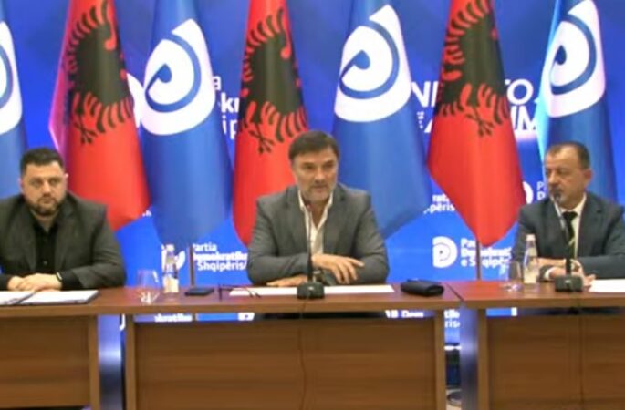 “Amnistia Penale”, Alibeaj: Dje u amnistuan drejtorët, sot thirren protestuesit para Bashkisë. Tallje!