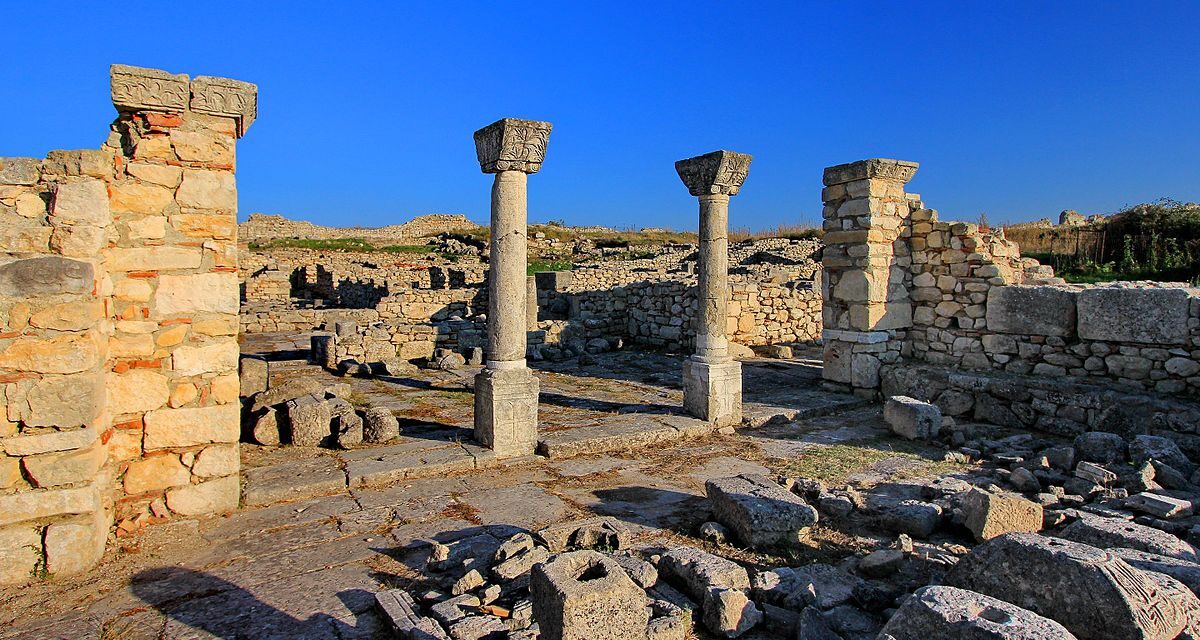 “Asnjë botim në arkeologji”/ Forumi i Trashëgimisë publikon foton: Neritan Ceka takim me njeriun që kërkon të marrë nën kontroll Parkun e Bylisit