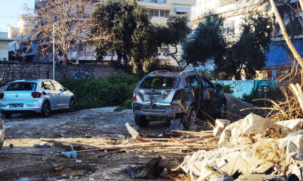Godina të shkatërruara, makinat ‘copë e çikë’/ Pamjet nga shpërthimi me eksploziv në Athinë, arrestohen 3 shqiptarë