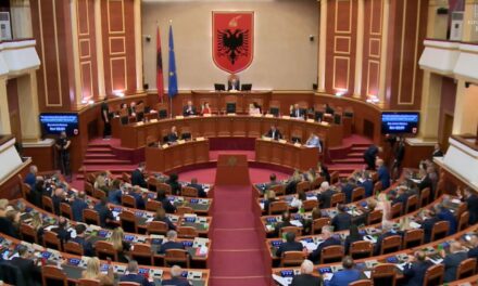 Opozita bashkon votat me PS/ Miratohet me 110 vota amnistia penale, kalon dhe amendamenti i Bardhit