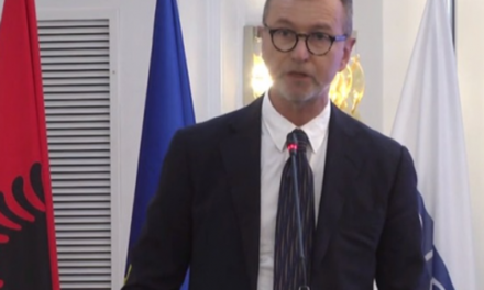“Reforma në drejtësi duhet të forcohet!”- Ambasadori i BE: Qeveria dhe institucionet të mbështesin SPAK, ka bërë progres në luftën ndaj korrupsionit