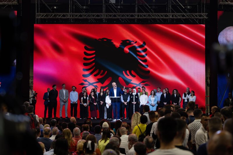 Rama shtyn takimin me emigrantët shqiptarë në Angli?