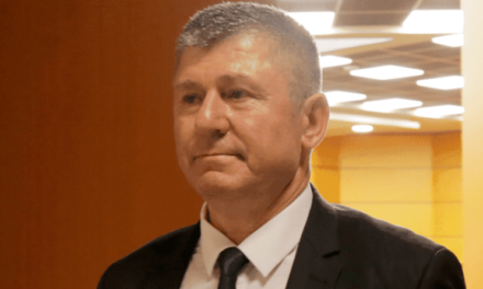 Ish-gjyqtari: Diferenca në gjykatë e përgjimeve SKY dhe mesazheve kur kapet telefoni