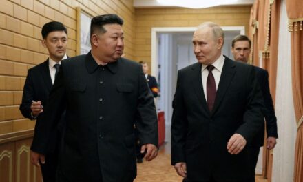 VIDEO: Vladimir Putin shofer dhe Kim Jong Un pasagjer, dy liderët bëjnë xhiro me limuzinën ruse