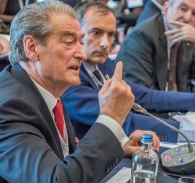 FOTO/Akuzon Ramën,  por Berisha  kryespiunin rumun e ka pasur në krah