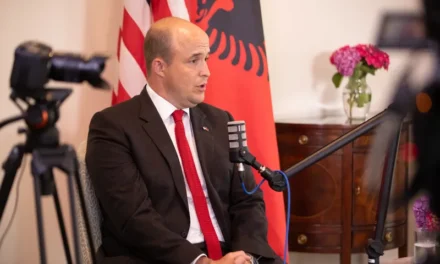 I ngarkuari me punë i SHBA-së: Stabiliteti dhe lufta kundër korrupsionit, kushtet për tërheqjen e investitorëve amerikanë