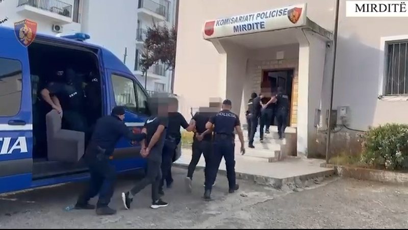 Plagosën rëndë 54 vjeçarin në Mirditë, arrestohen 3 vëllezër