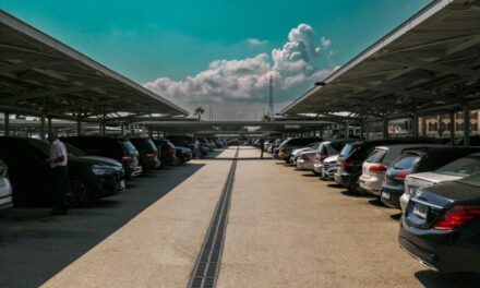 Autoriteti i Konkurrencës gjobit përsëri kompaninë që menaxhon parkimin në Aeroportin e Tiranës