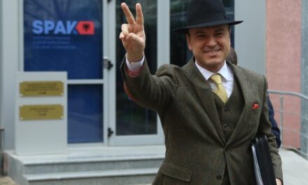 Budalla apo naiv? Nën hetim për ndërtimin e 19 kullave dhe me kunatin ndërtuesin më të madh, dhëndri i Berishës ankohet se po bëhen shumë ndërtime në Tiranë