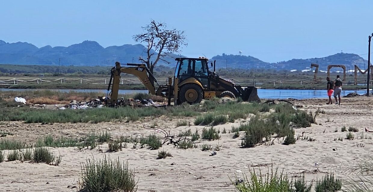 Përmirësohet kushtet në plazhin “Rinia”, në Durrës