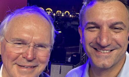 Veliaj takon ambasadorin Christopher Hill, diplomatin që hapi Ambasadën e SHBA në Tiranë në 1991