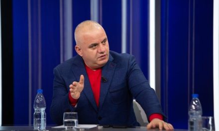 “Dikush tjetër qëndron pas Ramës”, Artan Hoxha: Nuk po krijohet shtet i Baba Mondit, por i Baba Edit