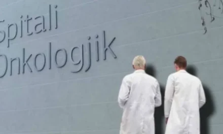 “Pacienten nga Lushnja e çojmë në Fier, ka më afër edhe varrezat”, zbardhen të tjera biseda mes mjekëve të Onkologjikut