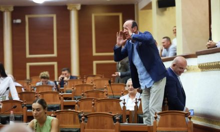 Shteti i bektashinjve në Tiranë, Dashnor Sula: Mos i duhet Ramës për t’u strehuar?!