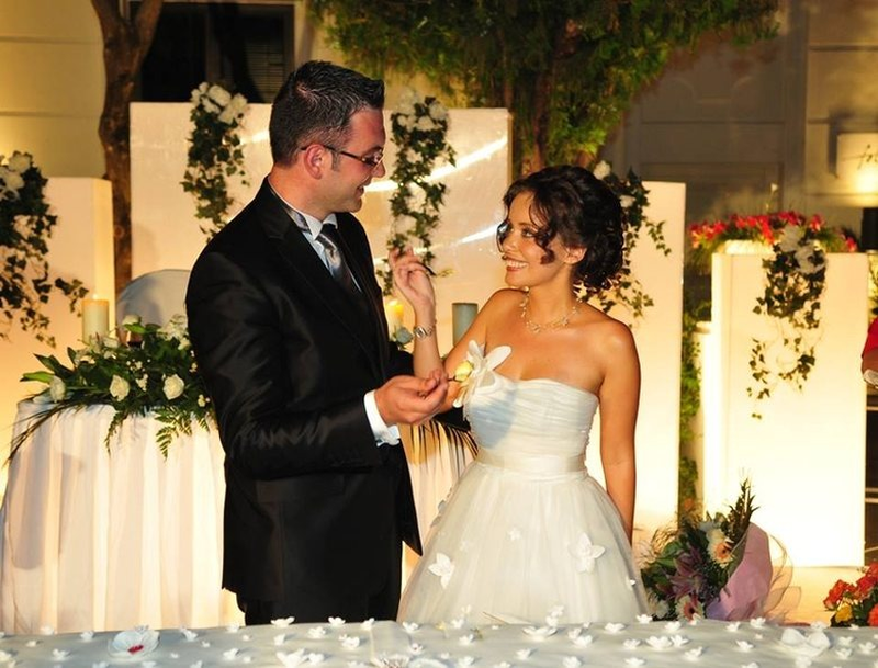 Gerti Bogdani la pas guan dhe dy fëmijët – Ish-deputeti dhe aktivistja, dashuri që nga gjimnazi…