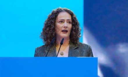 “Shtresë e mesme” por me vila në Europë, Mero Baze: Berisha duhet t’i njoh merita Ramës që ka pasuruar shtresën e mesme