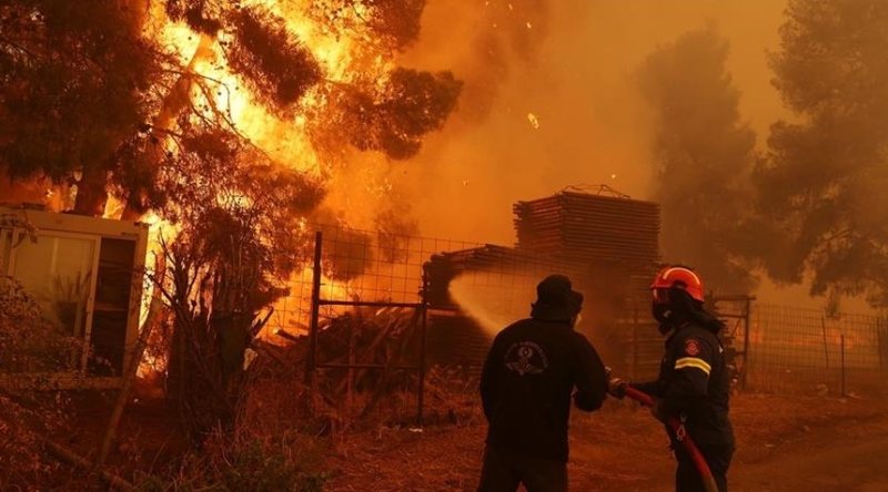 VIDEO/ Zjarret në Greqi, humbin jetën 2 persona, evakuohen disa fshatra