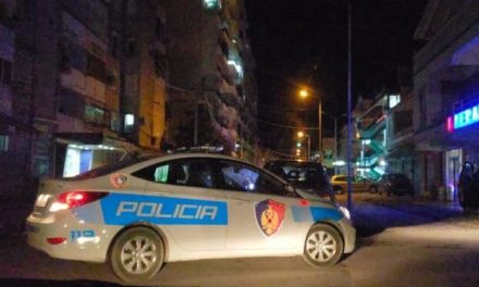 “Tentoi të na përplasë…”, çfarë deklaruan dy kolegët e efektivit të shpallur në kërkim