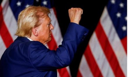 Të shtënat me armë pranë Trump/ NY Post: Një automatik AK-47 u gjet në shkurre, një i dyshuar…