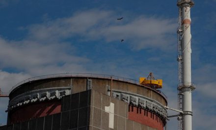 Zyrtarët rusë pretendojnë se droni ukrainas goditi centralin bërthamor të Zaporizhia