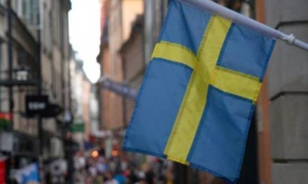 Suedia i ofron refugjatëve të kthehen në vendet e tyre me shpërblimin 34 000 dollarë për çdo familje