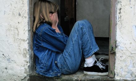 Greqi, vajza e 74-vjeçarit: Mendova ta vrisja kur mora vesh se po abuzonte me fëmijët e mi