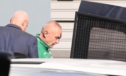 Policia detaje nga arrestimin e Ilir Metës: Kundërshtoi dhe ofendoi efektivët, u shoqërua me forcë