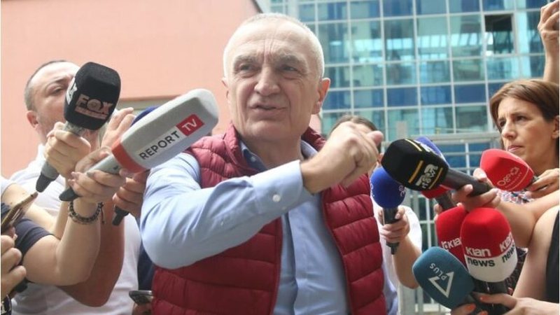 “Kërkon trajtim psikologjik që të justifikohet për gjërat që bën”, avokati: Meta kërcënoi prokurorin në sallë, asnjë i pandehur s’e ka bërë