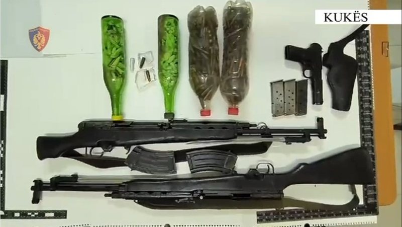 Dhunonte gruan dhe kanoste me armë zjarri fëmijët, arrestohet 60-vjeçari në Kukës! Sekuestrohen 3 armë zjarri dhe municion luftarak